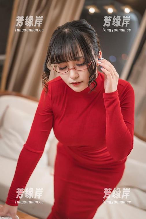 更新提示：在洛璃LoLiSAMA的天台图包中，你可能会觉得天与地就在同一个平面！