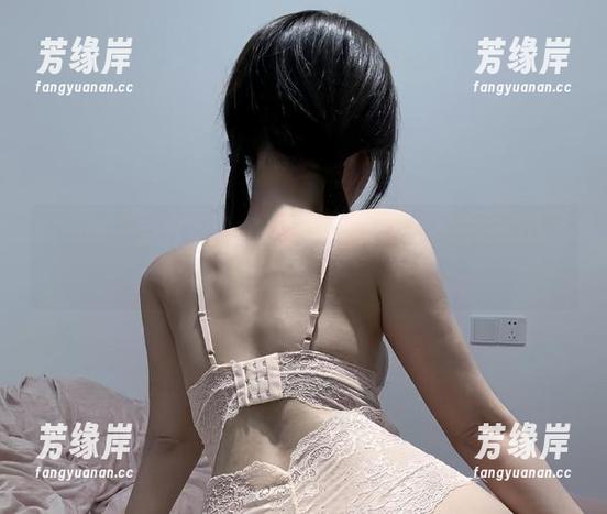 微密圈 - 当火龙果羊与死库水相遇：不普通的作品集，赶紧来下载！