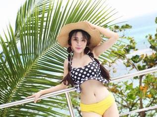 爱蜜社 – 在黄歆苑的旅拍里，福利和图片结合得可真好，恍若徜徉在自由的海洋里