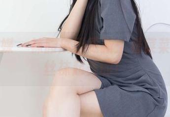 物恋传媒 – 袜腰展示更新：看菜菜如何让丝袜起舞的！