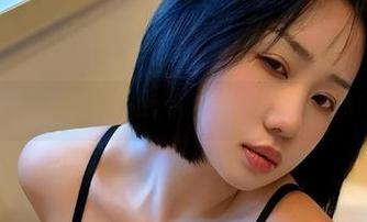 微密圈 – 瑜瑾u的夏天：私拍图包，感觉像是被丢在海滩上的飘浮物