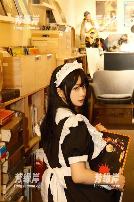 当白莉爱吃巧克力遇上妮露，原神cos大作战！这图册简直是为你量身订制的幸福Reminder