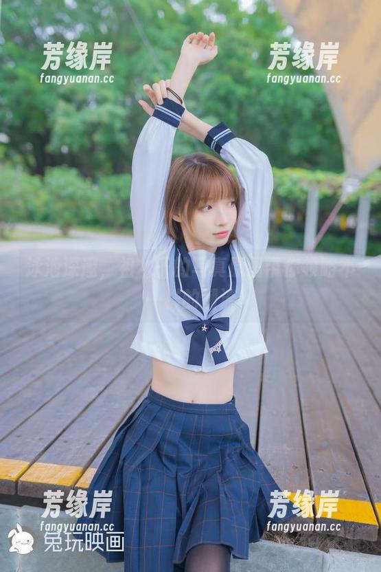 泳池深邃，祖木子的写真原图带你领略不一样的潮流