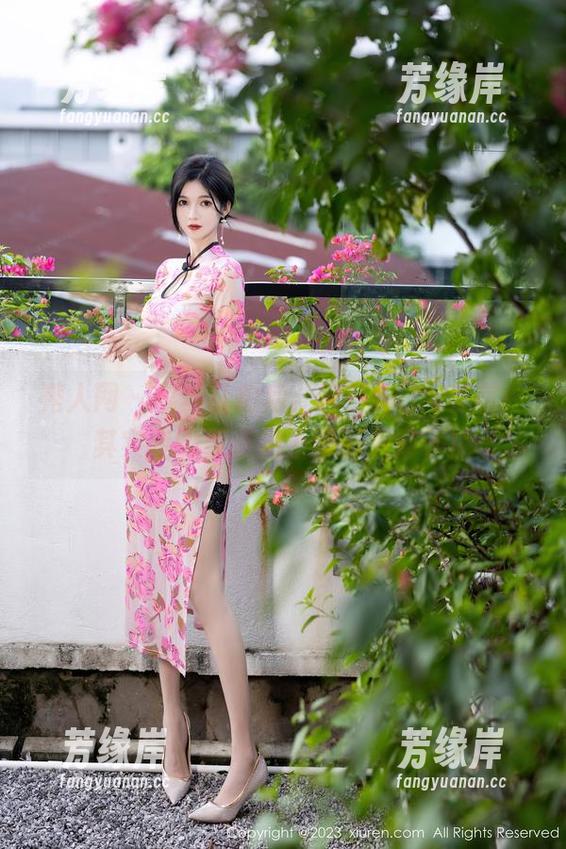 秀人网 - 黑丝私拍后，M梦baby直言：其实我的重点是上面那双鞋子！