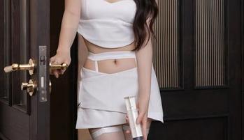 秀人网 – 哦，办公室！优琪琪子yuki的高清写真，展现工作的同时也带点小调皮。