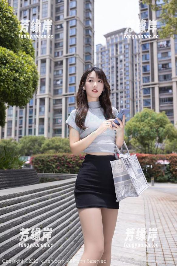 秀人网 - 来自周思乔Betty的户外图集——随意走走停停的分享，应该给草地点赞！