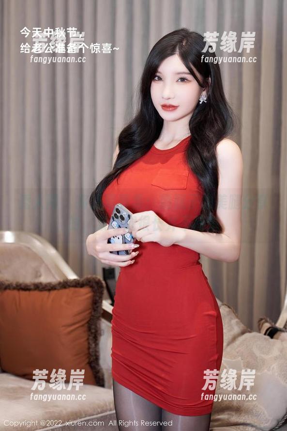 秀人网 - 高清写真集：奶瓶子的美腿分享时，发现腿很长并不简单