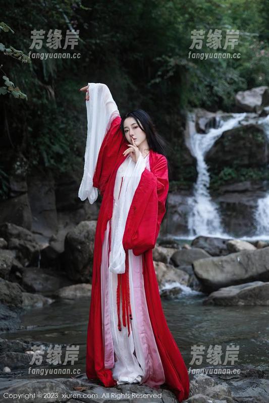 秀人网-孟狐狸FoxYini 秀人网 - 孟狐狸FoxYini的自拍哲学——最新作品集让咱们随便聊聊!