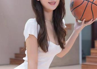 秀人网 – 小乔babyb的双人写真，也许不是去年流行的，但绝对让你怀疑自己是不是拍错了照片！