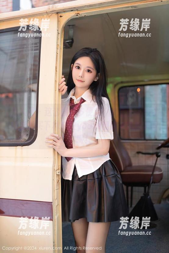 秀人网 - 这套图得多便宜，才能让人心甘情愿地买下林文文yooki和她妹妹的美图啊！