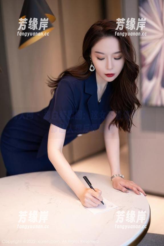 秀人网 - 甜白酱原图：这女孩看似平淡，却让人想反复琢磨