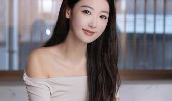 秀人网 – 看完苏苏阿的校园套图，突然觉得自家学校好无聊…