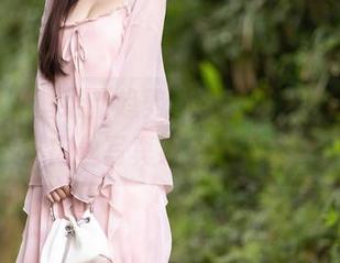 秀人网 – 壁纸新趋势，看陈雅漫VICKY如何拿肉丝写真致敬白色墙壁。