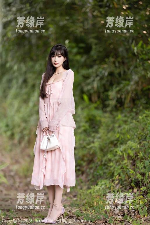 秀人网-陈雅漫VICKY 秀人网 - 壁纸新趋势,看陈雅漫VICKY如何拿肉丝写真致敬白色墙壁。