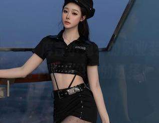 秀人网 – 有了麻吉小兔子的职业装美图，壁纸不再是单调的选择！