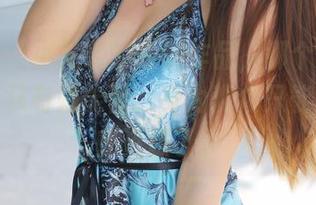 美媛馆 – 小尤奈的瑜伽作品，那个侧手倒立估计只有她能做，身为观众只能羡慕这些资源了。