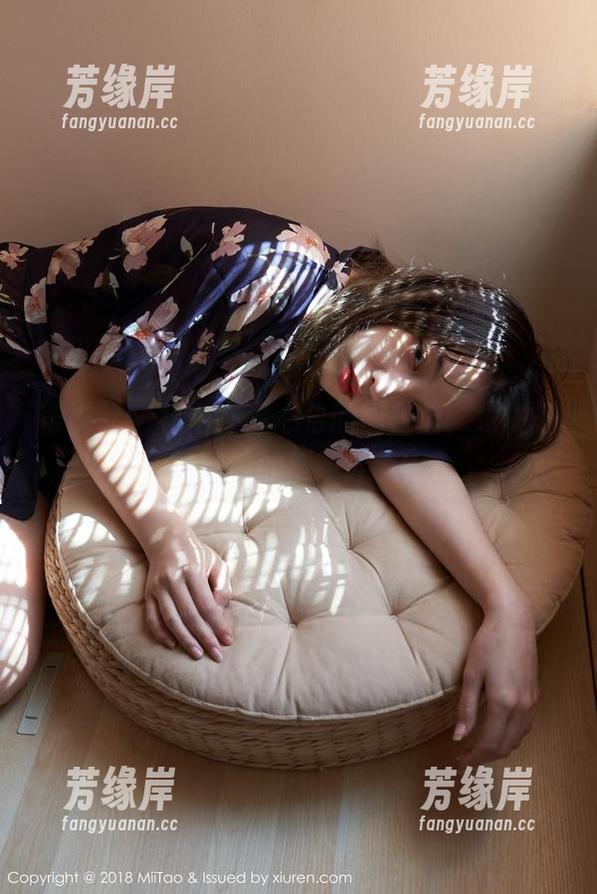 蜜桃社 - 秘密在温心怡的图包里，也许是她昨晚的披萨分享？