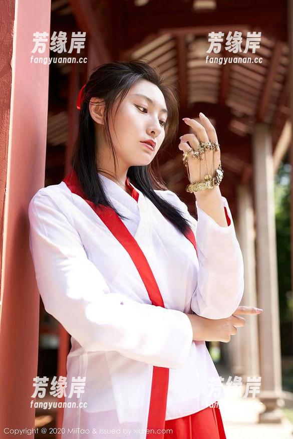 蜜桃社-萌美Moemi 蜜桃社 - 浴室控的萌美Moemi写真,合集里的柔和光线还是很迷