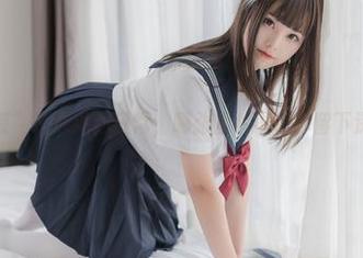 “蜜汁猫裘”在泳池的日常，哪张图片最让你留下深刻印象？