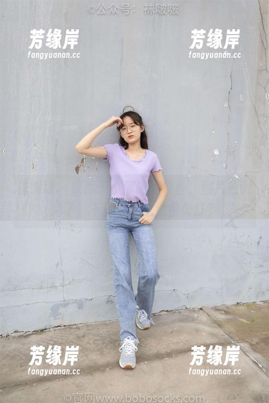 袜啵啵 - 叹服于小淳的咖啡丝，图片色调绝了，下载就是感觉很欠打？