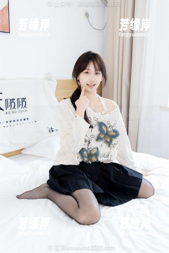 袜啵啵 - 这图片里的短白丝是不是让你想起了小时候的魔法？小甜豆真会玩！哈哈！