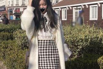 微密圈 – 把软妹小九九的肉丝玉足原图放大，看这个细节，又不自觉地停住了。