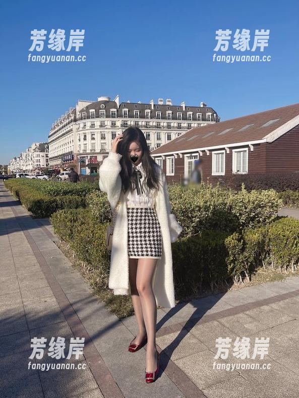 微密圈 - 把软妹小九九的肉丝玉足原图放大，看这个细节，又不自觉地停住了。