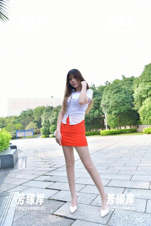 魔镜街拍 魔镜街拍里的紧身运动装美女,原图分享,别傻傻以为这都是滤镜的功劳。