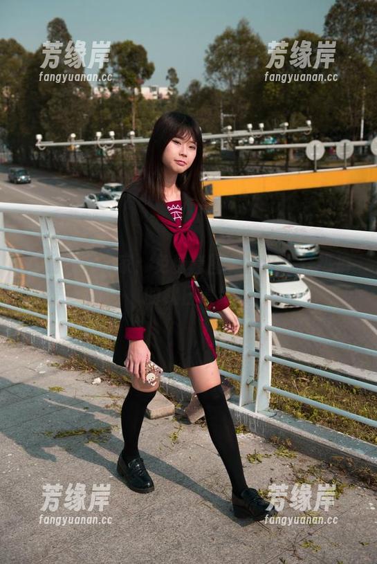 魔镜街拍 魔镜街拍独家:免费套图,粉红牛仔热裤的秋日漫步