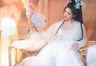 在线围观，鹿八岁baby以双马尾挑战少女的悸动